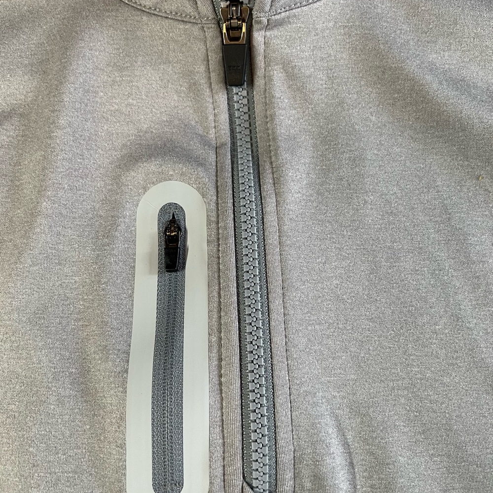 johnnie-O men’s gray zip up vest, NWOT, size S - Picture 4 of 5